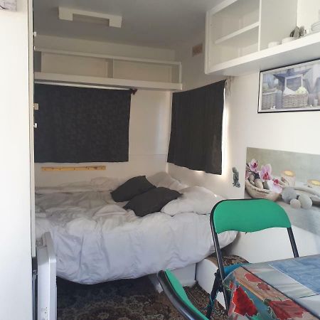 Petite Caravane Deux Places Saint-Corneille Exterior foto